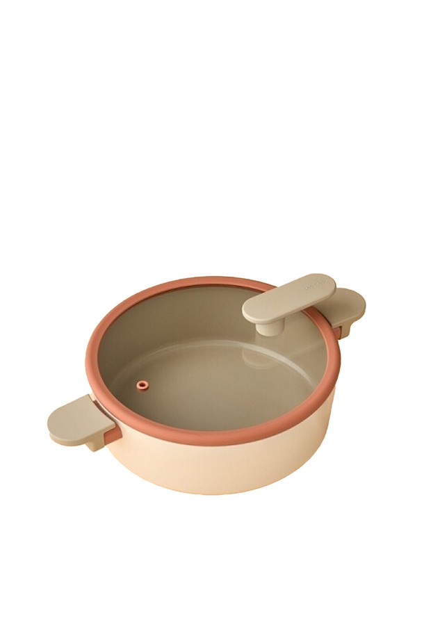 슈트브릭 IH 전골냄비 24cm (CAL2455IH)는 알루미늄 소재로 제작되어 뛰어난 열전도성을 자랑합니다. 베이지와 브라운 두 가지 색상으로 제공되며, 양손잡이 형태로 편리하게 사용할 수 있습니다. IH 인덕션 사용이 가능하여 다양한 조리 환경에서 활용할 수 있습니다. 24cm 크기로 넉넉한 양의 요리를 만들 수 있으며, 내구성이 뛰어나 오랫동안 사용할 수 있습니다. 전골 요리를 더욱 맛있고 간편하게 즐길 수 있도록 도와줍니다.
