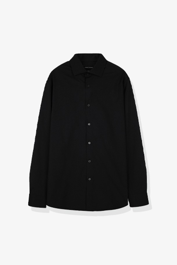 GAW31104 블랙 세미와이드 카라 셔츠는 사계절 내내 활용하기 좋은 남성용 셔츠입니다. 부드러운 촉감과 신축성 있는 폴리에스테르, 레이온, 폴리우레탄 혼방 소재로 제작되어 편안한 착용감을 선사하며, 주름 방지 기능으로 관리가 용이합니다. 베이직한 스타일의 레귤러핏 긴소매 셔츠로, 세미와이드 카라 디자인과 무지 패턴의 블랙 컬러가 어떤 옷에도 쉽게 매치되어 일상에서 폭넓게 활용할 수 있습니다.
