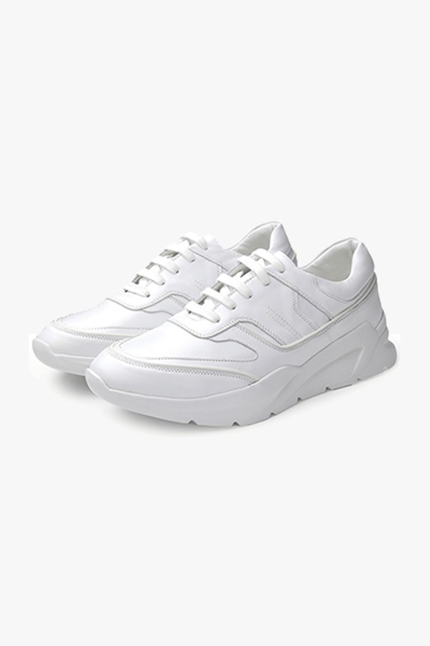 GAW44104 화이트 절개 디테일 스니커즈는 남성용 스니커즈로, 봄, 여름, 가을에 착용하기 좋습니다. 라운드 앞코에 끈으로 조절하는 로우탑 디자인이며, 무지 패턴의 화이트 컬러로 미니멀한 스타일을 연출합니다. 합성가죽 소재에 절개 디테일, 경량 디자인을 더해 편안함과 스타일을 동시에 잡았습니다.
