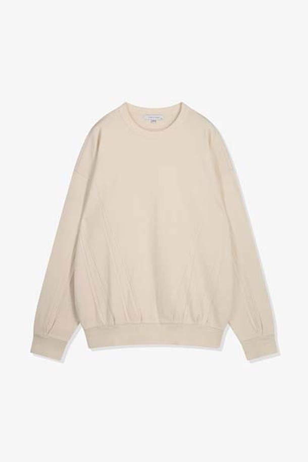 LJW51201 아이보리 오버핏 플리츠 풀오버는 부드러운 촉감의 아크릴과 폴리에스터 혼방 소재로 제작된 여성용 니트/스웨터입니다. 라운드넥에 긴 소매, 두꺼운 두께감으로 가을, 겨울철 따뜻하게 착용하기 좋습니다. 오버핏 디자인과 플리츠 패턴이 특징이며, 베이직한 스타일로 다양한 룩에 활용하기 좋습니다. 겨울 데일리룩, 카페룩, 집콕룩 등 편안하고 스타일리시한 연출을 원할 때 추천합니다. 미니멀, 클래식, 캐주얼 무드를 즐기는 분들께 적합한 아이템입니다.
