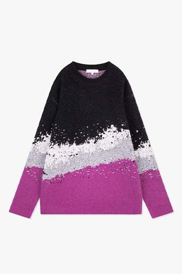 LJF51231 블랙 세미 오버핏 아트웍 부클 스웨터는 가을, 겨울 시즌에 어울리는 캐주얼 스타일의 남성용 니트/스웨터입니다. 라운드넥 디자인에 긴소매, 오버핏으로 제작되어 편안한 착용감을 선사합니다. 아크릴, 울, 나일론 혼방 소재로 제작되어 부드러우면서도 따뜻합니다. 부클 디테일이 돋보이며, 겨울 데일리룩, 캐주얼, 미니멀, 클래식 스타일을 연출하기 좋습니다. 블랙 컬러로 어떤 옷에도 매치하기 용이합니다.
