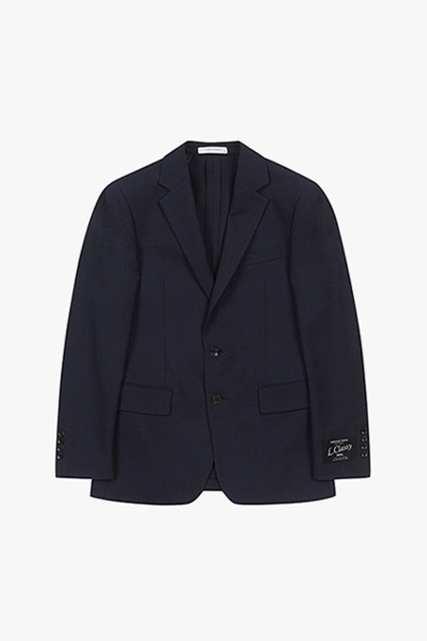 LJS11184 다크네이비 슬림핏 텍스쳐 수트 자켓은 남성을 위한 포멀 및 비즈니스 스타일에 적합한 아우터입니다. 다크네이비 컬러의 텍스쳐 패턴이 돋보이며, 울, 폴리에스테르, 폴리우레탄 혼방 소재로 제작되어 부드러운 촉감을 자랑합니다. 사계절 착용 가능한 보통 두께의 슬림핏 디자인으로, 노치드 라펠과 싱글 버튼 여밈 방식, 그리고 안감이 있는 수트 자켓입니다.
