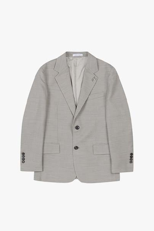 [23SS] LJS24104 베이지 릴렉스핏 울 트윌 싱글 재킷은 봄과 여름에 착용하기 좋은 아우터입니다. 베이지 컬러의 울 (모) 및 폴리에스터 혼방 소재로 제작되었으며, 릴렉스 핏으로 편안한 착용감을 제공합니다. 너치드 라펠과 센터 벤트 디테일이 돋보이며, 싱글 버튼 또는 2버튼으로 여밀 수 있습니다. 클래식, 미니멀 스타일에 트윌 패턴이 더해져 오피스룩, 비즈니스 캐주얼, 출근룩 등 다양한 TPO에 활용 가능합니다. 긴 소매 기장의 레귤러 기장 싱글 코트 타입 재킷입니다.
