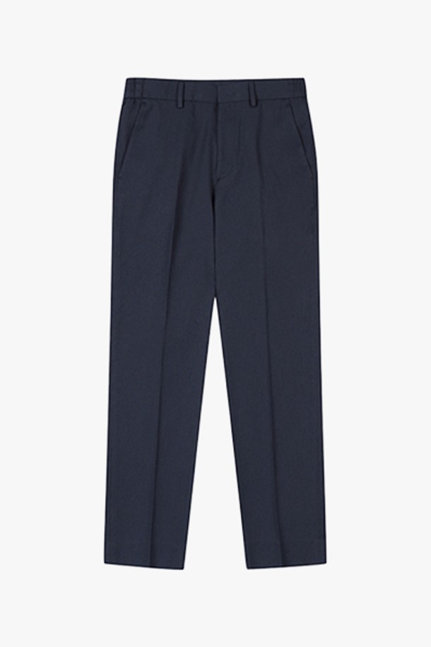 [여름] GBS16209 미듐그레이 컴포트핏 노턱 히든 밴드 팬츠는 시원한 여름 시즌을 위한 남성 슬랙스입니다. 부드러운 촉감의 폴리에스테르와 폴리우레탄 혼방 소재로 제작되어 편안한 착용감을 제공합니다. 베이직한 스타일의 미듐그레이 컬러, 긴 기장의 무지 디자인으로 출근룩, 비즈니스 캐주얼, 오피스룩 등 다양한 TPO에 활용하기 좋습니다. 컴포트핏에 노턱, 히든 밴드, 슬랜트 포켓, 히든 후크 디테일로 편안함과 실용성을 더했습니다. 미니멀, 클래식, 캐주얼 스타일을 즐겨 입는 분들께 추천합니다.
