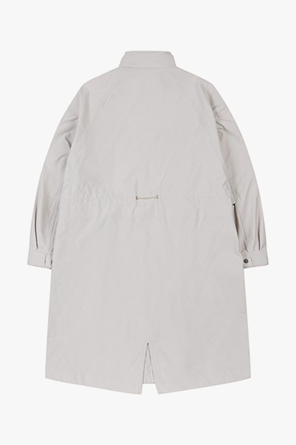 GBS22203 베이지 피쉬테일 롱 점퍼는 여성용 아우터 점퍼입니다. 베이지 색상의 무지 디자인으로, 봄, 가을에 활용하기 좋은 아이템입니다. 미니멀하고 베이직한 스타일을 추구하며, 롱 기장에 집업 방식으로 편안하게 착용할 수 있습니다. 피쉬테일 코트 타입에 드로우스트링 디테일이 더해져 캐주얼하면서도 세련된 느낌을 줍니다. 가을 나들이룩, 봄 소풍룩 등 다양한 TPO에 활용하기 좋으며, 미니멀, 클래식, 캐주얼 스타일을 연출할 수 있습니다.
