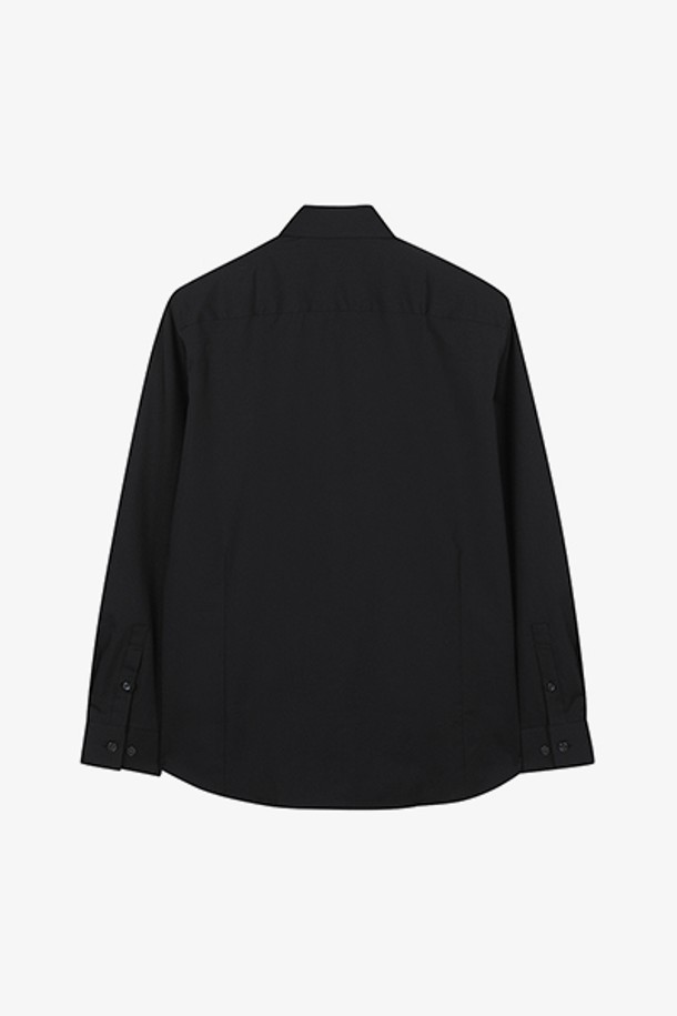 GBS31208 블랙 세미 와이드 카라 레귤러핏 솔리드 셔츠는 남성용 셔츠로, 베이직한 스타일의 블랙 컬러 솔리드(무지) 디자인입니다. 세미 와이드 카라와 레귤러핏으로 제작되어, 출근룩, 비즈니스 캐주얼, 오피스룩 등 다양한 TPO에 활용하기 좋습니다. 사계절 착용 가능하며 긴소매 기장으로 제작되었습니다. 클래식, 미니멀, 캐주얼 스타일을 연출하기에 적합합니다.
