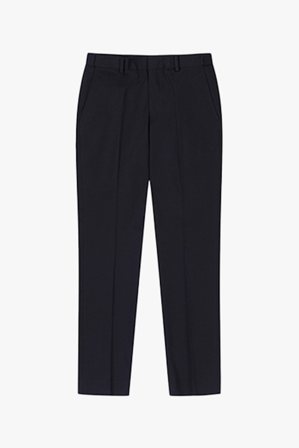 GBS39205 다크네이비 슬림핏 히든 이중 밴딩 울 팬츠는 가을, 겨울 시즌에 적합한 울 소재의 긴 바지입니다. 다크네이비 색상에 무지 패턴으로 디자인되어 베이직하고 클래식한 스타일을 연출합니다. 슬림핏으로 제작되어 다리 라인을 슬림하게 잡아주며, 히든 이중 밴딩 디테일로 편안한 착용감을 제공합니다. 출근룩, 오피스룩, 겨울 데일리룩 등 다양한 TPO에 활용하기 좋습니다. 미니멀한 스타일을 선호하는 분들께 추천합니다.
