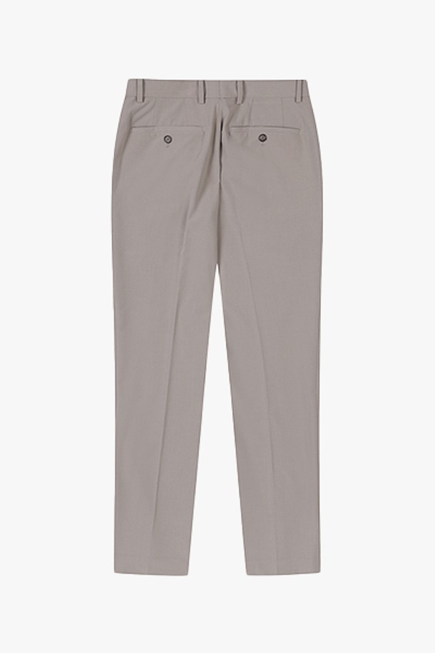 GBS39207 베이지 슬림핏 히든 이중 밴딩 쿨맥스 팬츠는 여름철 시원하고 쾌적한 착용감을 선사하는 슬림핏 긴바지입니다. 베이직한 디자인에 베이지 컬러로, 출근룩과 비즈니스 캐주얼에 적합하며, 클래식, 미니멀, 캐주얼 스타일 모두 소화 가능합니다. 쿨맥스 소재를 사용하여 통기성이 뛰어나며, 무지 패턴으로 깔끔함을 더했습니다. 히든 이중 밴딩 디자인으로 편안한 착용감을 제공합니다. 
