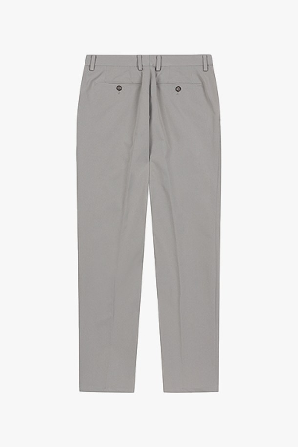 GBS39216 베이지 컴포트핏 베이직 팬츠는 남성용 바지로, 미니멀하고 베이직한 스타일을 추구하는 분들에게 적합합니다. 사계절용으로, 출근룩이나 비즈니스 캐주얼에도 잘 어울리는 활용도 높은 아이템입니다. 부드러운 폴리에스터 소재로 제작되어 편안한 착용감을 선사하며, 컴포트핏으로 활동성을 높였습니다. 깔끔한 밑단 마감과 대각선 포켓 디자인으로 실용성과 디자인을 모두 잡았으며, 우수한 신축성으로 편안함을 더했습니다.
