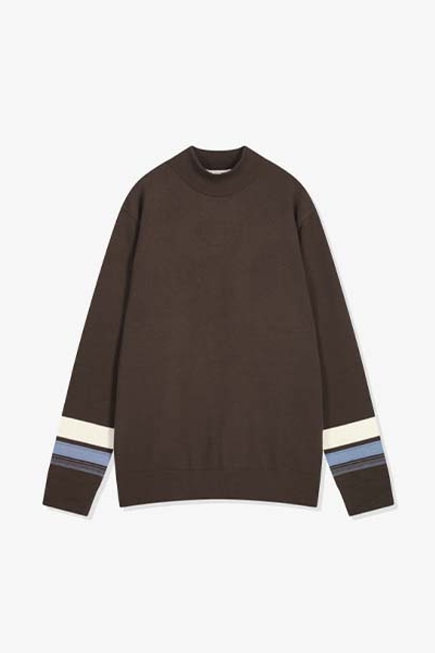 LJW51289 브라운 스탠다드핏 소매 배색 모크넥은 가을과 겨울에 따뜻하게 입을 수 있는 공용 니트/스웨터입니다. 베이직한 스타일의 이 제품은 레귤러 기장으로 제작되었으며, 스탠다드핏으로 편안한 착용감을 선사합니다. 소매 배색 디자인이 돋보이며, 모크넥으로 목을 감싸 보온성을 높였습니다. 겨울 데일리룩, 클래식, 미니멀, 캐주얼 스타일을 즐기는 분들께 추천합니다.
