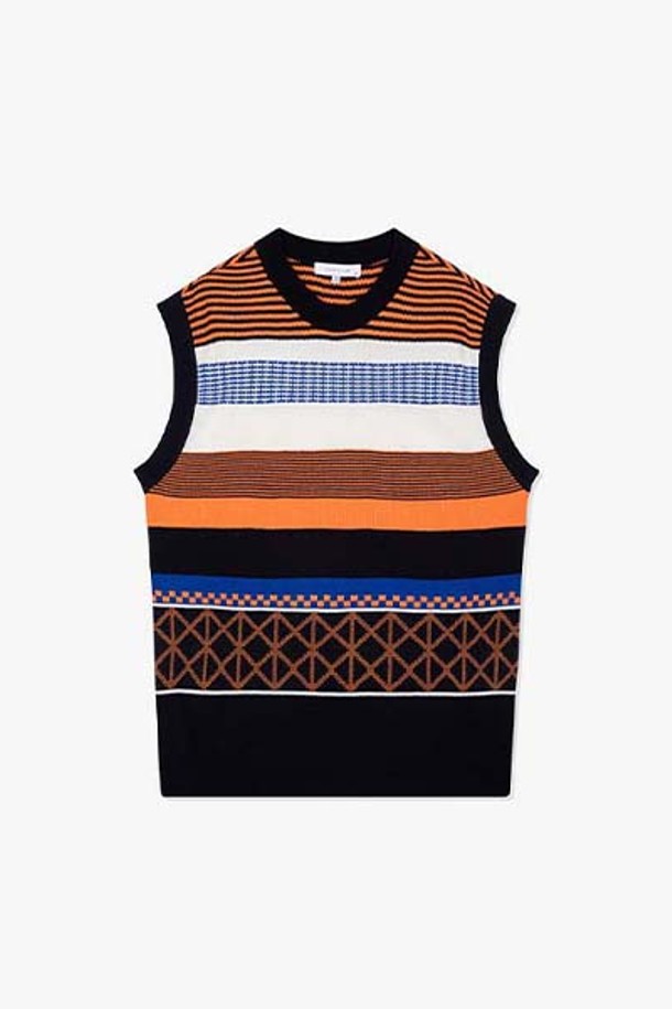 LJW51271 다크 네이비 보더 패턴 니트 베스트는 부드러운 니트 소재로 제작되어 편안한 착용감을 선사합니다. 다크 네이비와 오렌지 컬러의 조화로운 보더 (Boder) 패턴이 캐주얼하면서도 세련된 스타일을 연출합니다. 라운드 넥과 민소매 디자인으로 간절기 레이어드 (Layered) 룩에 활용하기 좋으며, 레귤러 핏으로 어떤 체형에도 잘 어울립니다. 봄, 가을 시즌 일상복으로 활용하기 좋은 얇은 두께의 니트 베스트입니다.

