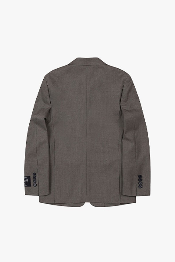 LJS11161 딥 베이지 슬림핏 투톤 텍스처 수트 자켓은 남성용 포멀 수트 자켓입니다. 울 50%, 폴리에스테르 48%, 폴리우레탄 2% 혼방 소재로 제작되어 부드러운 촉감과 사계절 착용 가능한 실용성을 갖췄습니다. 클래식한 무드의 투톤 텍스처 디자인에 노치드 라펠, 싱글 버튼 여밈, 레귤러 기장, 슬림핏으로 세련된 핏을 연출합니다.
