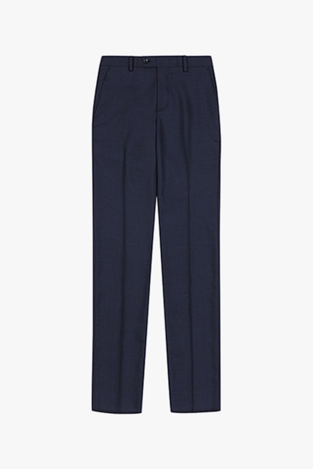 LJS13107 다크네이비 슬림핏 수트 팬츠는 남성용 정장 팬츠입니다. 포멀 및 클래식 스타일을 선호하는 분들을 위한 제품으로, 오피스룩, 회의룩, 출근룩에 적합합니다. 슈퍼 170'S 울 100% 소재로 제작되어 부드러운 촉감을 선사하며, 사계절 내내 착용 가능합니다. 슬림핏 디자인에 다크네이비 컬러와 무지 패턴으로 미니멀하면서도 세련된 분위기를 연출합니다.
