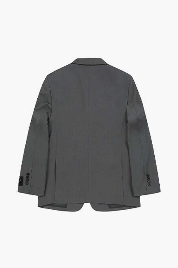 LJS11169 그린 슬림핏 와이드 피크드 라펠 수트 자켓은 남성용 포멀 수트 자켓입니다. 울, 폴리에스테르, 폴리우레탄 혼방 소재로 제작되었으며, 부드러운 촉감과 보통 두께로 사계절 착용이 적합합니다. 슬림핏 디자인에 와이드 피크드 라펠이 돋보이는 클래식한 스타일의 싱글 버튼 자켓입니다.
