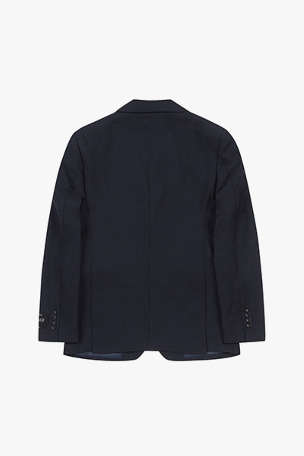 LJS11184 다크네이비 슬림핏 텍스쳐 수트 자켓은 남성을 위한 포멀 및 비즈니스 스타일에 적합한 아우터입니다. 다크네이비 컬러의 텍스쳐 패턴이 돋보이며, 울, 폴리에스테르, 폴리우레탄 혼방 소재로 제작되어 부드러운 촉감을 자랑합니다. 사계절 착용 가능한 보통 두께의 슬림핏 디자인으로, 노치드 라펠과 싱글 버튼 여밈 방식, 그리고 안감이 있는 수트 자켓입니다.
