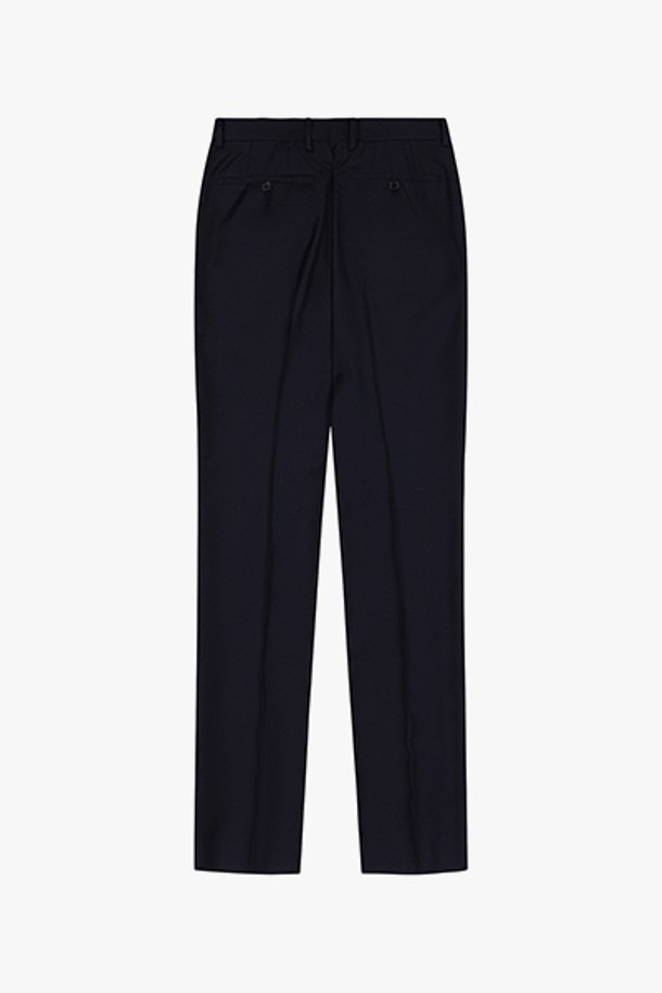 LJS13184 다크네이비 슬림핏 텍스쳐 수트 팬츠는 남성을 위한 포멀한 스타일의 긴바지입니다. 다크네이비 컬러에 텍스쳐 패턴이 돋보이며, 울 혼방 소재로 제작되어 부드러운 촉감을 자랑합니다. 슬림핏으로 제작되었으며 사계절 착용이 가능합니다.
