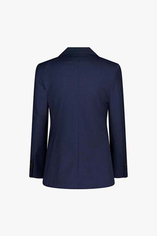 LKS11364 네이비 슬림핏 노치트라펠 투버튼 수트 자켓은 남성을 위한 네이비 컬러의 울 소재 수트 자켓입니다. 포멀 및 비즈니스 용도로 적합하며, 사계절 착용 가능합니다. 슬림핏 디자인에 노치드라펠 디테일과 투버튼 여밈으로 클래식하면서도 모던한 무드를 연출합니다.
