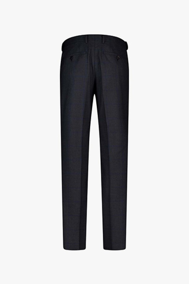 LKS13377 차콜 렌핏 솔리드 더블 수트 팬츠는 남성용 수트 팬츠로, 포멀 및 비즈니스 용도로 적합합니다. 부드러운 울 소재로 제작되어 사계절 내내 착용 가능하며, 클래식하고 포멀한 스타일을 연출합니다. 레귤러핏의 긴 기장으로 디자인되었으며, 차콜 컬러의 무지(솔리드) 패턴에 더블 수트 팬츠 스타일을 더했습니다.
