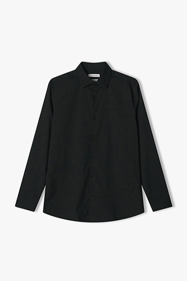 [25SS] LLS31592 블랙 슬림핏 레귤러 카라 비즈니스 셔츠는 남성용 상의로, 봄과 여름에 착용하기 좋습니다. 슬림핏 디자인과 레귤러 카라가 특징이며, 클래식하고 미니멀한 스타일을 연출합니다. 블랙 컬러의 무지 셔츠로, 비즈니스 및 일상복으로 활용 가능합니다. 폴리에스테르, 레이온, 폴리우레탄 혼방 소재로 제작되어 얇고 가벼운 착용감을 제공합니다. 오피스룩, 출근룩, 회의룩에 적합한 아이템입니다.
