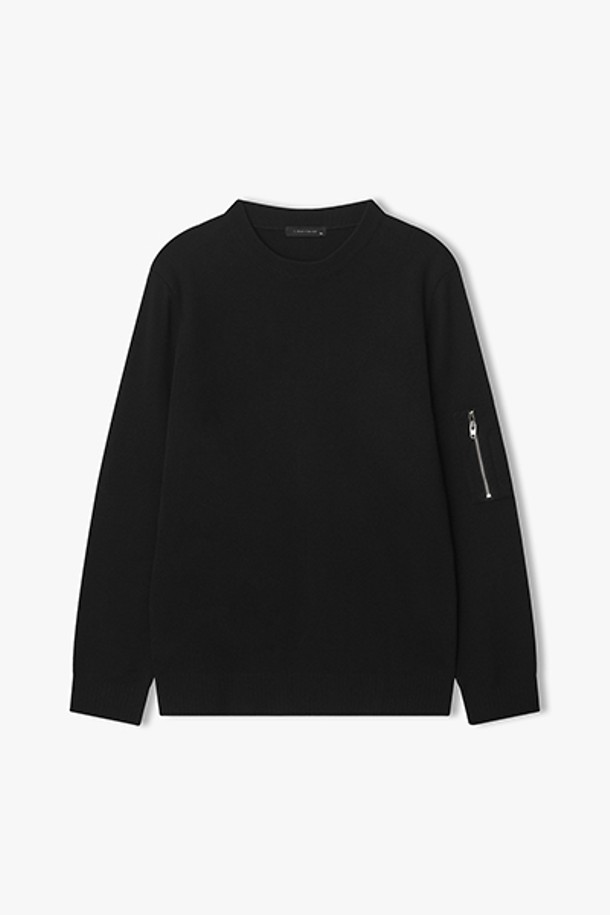 [25FW][차은우 PICK] 블랙 LLF51681 솔리드 소매 포켓 라운드 니트는 베이직한 스타일의 공용 니트/스웨터입니다. 간절기에 착용하기 적합하며, 데이트룩, 카페룩, 미니멀, 클래식, 캐주얼 스타일을 연출하기 좋습니다. 블랙 색상의 레귤러핏 긴소매 라운드넥 니트로, 아크릴과 면 혼방 소재에 솔리드 무늬가 특징입니다. 소매 포켓 디테일이 돋보이는 이 제품은 일상에서 편안하게 착용할 수 있습니다.
