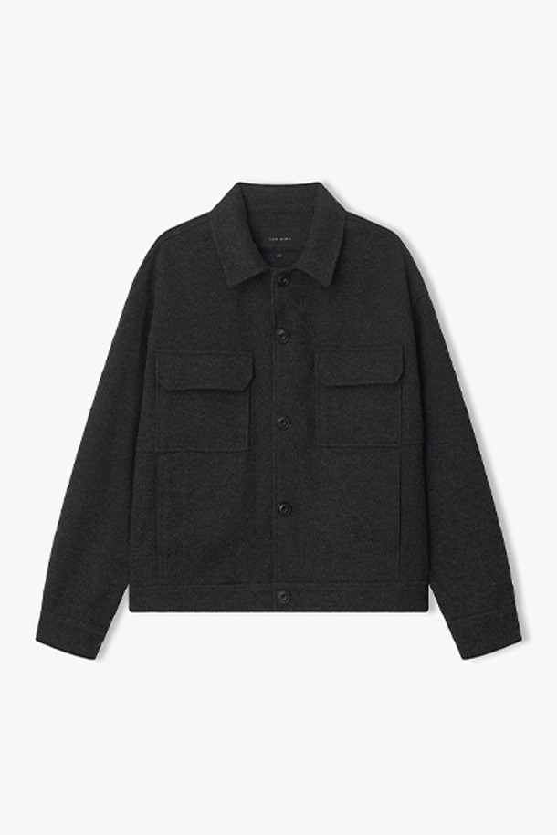 [25FW] LLW32650 차콜 오픈칼라 져지 트러커 셔켓은 캐주얼한 무드의 겨울 데일리룩을 완성하는 셔츠 재킷입니다. 차콜 컬러의 무지 디자인으로 미니멀하고 클래식한 스타일을 연출합니다. 폴리에스테르, 면, 아크릴 혼방 소재로 제작되어 편안한 착용감을 선사하며, 오픈 칼라 디테일이 특징입니다. 레귤러핏과 긴소매 기장으로 어떤 스타일에도 자연스럽게 매치하기 좋습니다. 트러커 스타일의 크롭 기장 셔켓으로, 세련된 겨울 스타일링을 즐겨보세요.
