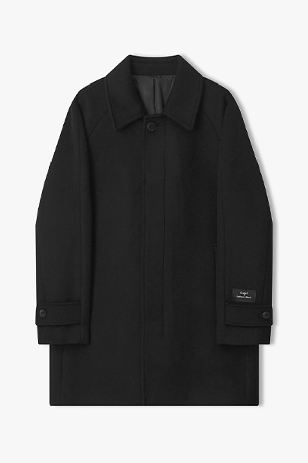 [25FW] LLW21643 블랙 캐시미어블랜드 숏 발마칸 코트는 여성스러운 실루엣을 강조하는 겨울철 필수 아우터입니다. 부드러운 캐시미어 혼방 소재로 제작되어 뛰어난 촉감과 보온성을 제공하며, 레귤러핏과 숏 기장으로 세련된 스타일을 연출합니다. 블랙 컬러의 무지 디자인은 어떤 룩에도 쉽게 매치할 수 있으며, 클래식하고 미니멀한 무드를 선사합니다. 싱글 버튼 여밈, 칼라 디테일, 그리고 실용적인 포켓 디자인으로 포멀한 출근룩부터 시크한 모임룩까지 폭넓게 활용 가능합니다.
