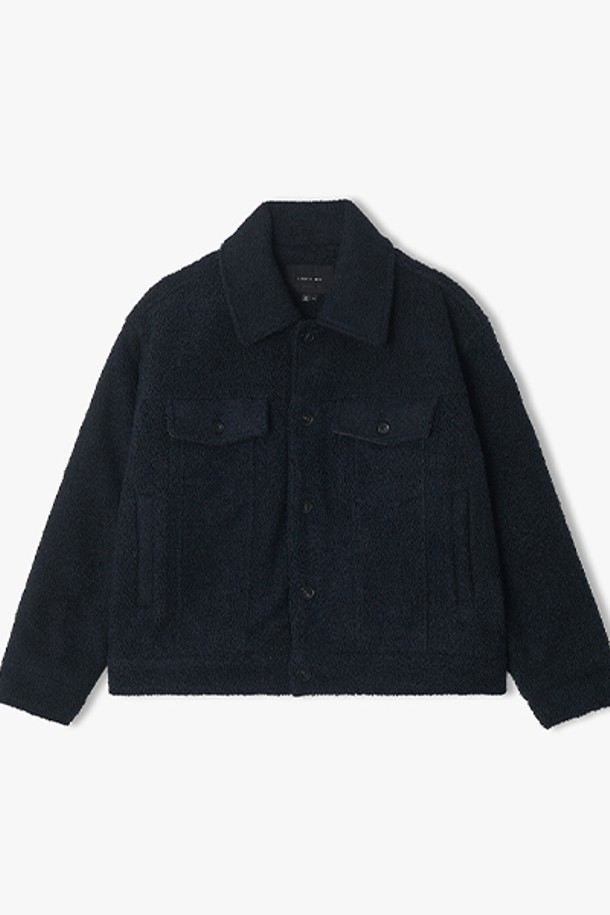 **[25FW] LLW32602 네이비 부클 버튼업 재킷**은 부드러운 촉감과 두꺼운 두께감으로 가을, 겨울 시즌 따뜻하게 착용할 수 있는 여성용 자켓입니다. 캐주얼, 베이직 스타일의 무지 디자인에 레귤러핏으로 제작되어 편안한 착용감을 제공합니다. 네이비 컬러의 부클 소재는 포근한 느낌을 주며 버튼 여밈 방식과 긴 소매 기장으로 클래식하면서도 미니멀한 스타일을 연출합니다. 출근룩 또는 모임룩으로 활용하기 좋으며, 다양한 스타일과 코디네이션이 용이합니다.
