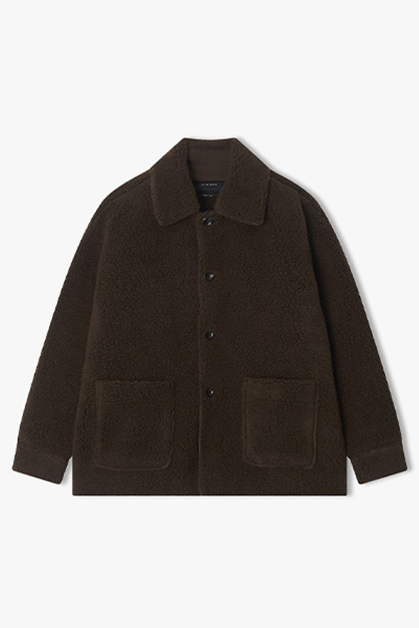 [25FW] LLW32603 다크브라운 칼라 디테쳐블 부클 버튼업 재킷은 가을, 겨울 시즌의 클래식하고 미니멀한 스타일을 연출하기에 좋은 아우터입니다. 부드러운 촉감의 두꺼운 부클 소재로 제작되어 보온성을 높였으며, 레귤러 핏으로 편안하게 착용 가능합니다. 다크브라운 컬러와 무지 디자인은 어떤 옷에도 잘 어울리며, 출근룩으로 활용하기 좋습니다. 칼라 디테쳐블 디자인으로 다양한 스타일을 연출할 수 있는 실용적인 자켓입니다. 긴 소매와 버튼 여밈 방식으로 클래식함을 더했습니다.
