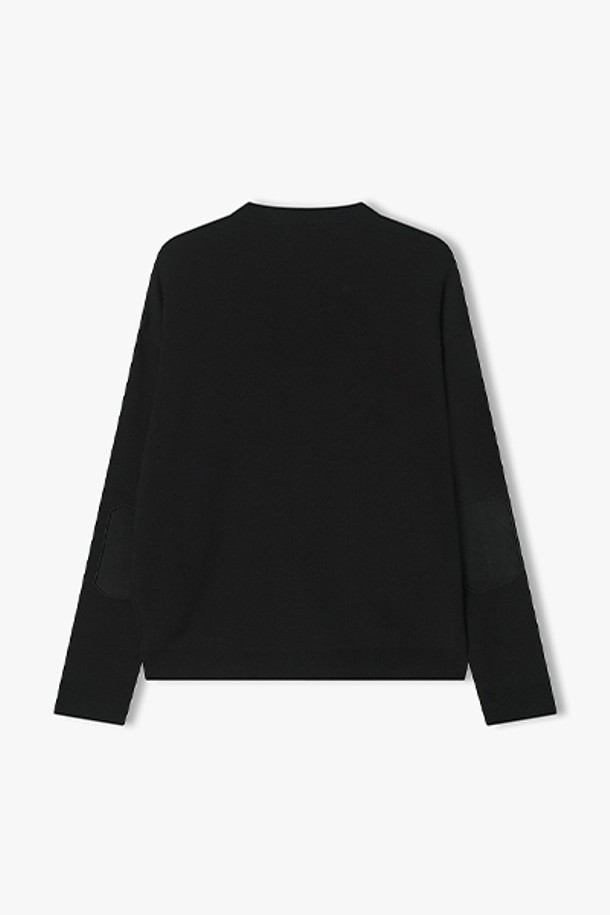 [25SS] LLS51504 블랙 엘보패치 라운드넥 가디건은 여성 의류로, 일상에서 활용하기 좋은 베이직 스타일의 니트/스웨터입니다. 봄, 여름 시즌에 적합하며, 블랙 컬러의 레귤러 핏 긴소매 가디건입니다. 면과 아크릴 혼방 소재로 제작되었으며, 라운드넥 디자인에 엘보패치 디테일이 포인트입니다. 데이트룩, 카페룩 등 다양한 TPO에 캐주얼, 미니멀, 클래식 스타일로 연출하기 좋습니다.
