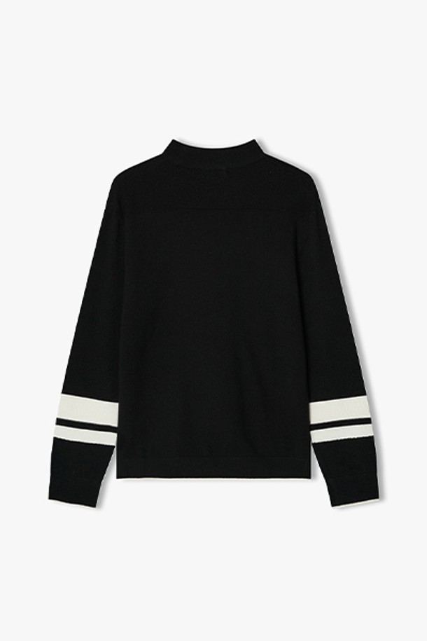 [25FW][차은우 픽] LLW51680 블랙 소매 배색 모크넥 니트는 가을과 겨울, 겨울 데일리룩을 위한 베이직 스타일의 니트입니다. 부드러운 촉감의 니트 소재로 제작되었으며, 레귤러핏에 중간 두께감으로 편안한 착용감을 선사합니다. 블랙 컬러에 소매 배색 디자인이 포인트로, 미니멀, 클래식, 캐주얼 스타일을 모두 소화할 수 있습니다. 모크넥 디자인과 긴 소매 기장으로 보온성을 높이고, 차은우 픽 제품으로 스타일리시함을 더했습니다. 데일리룩에 활용하기 좋은 아이템입니다.
