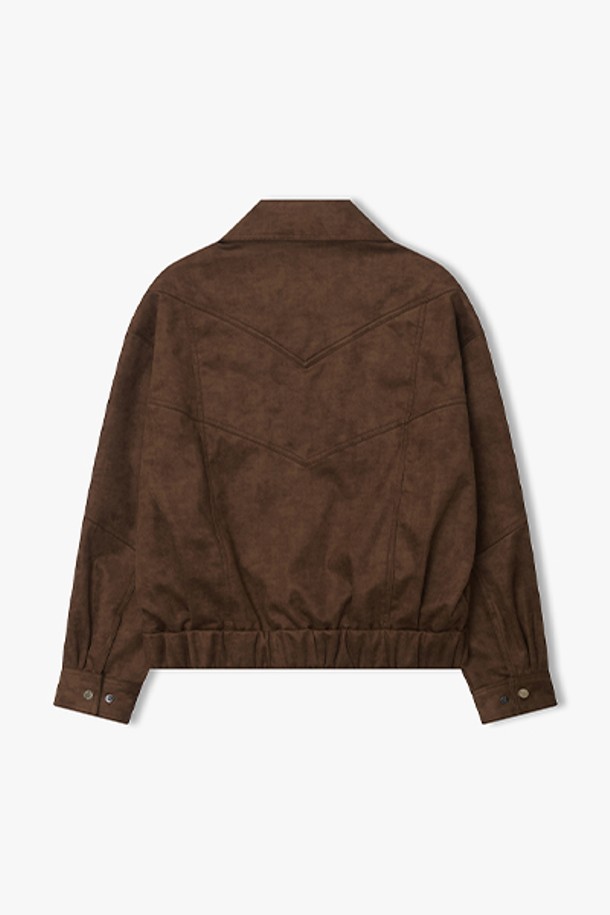 **[25FW] LLF32603 브라운 커브드 라인 스웨이드 점퍼**

부드러운 스웨이드 소재로 제작된 [25FW] LLF32603 브라운 점퍼입니다. 간절기에 적합하며, 미니멀한 스타일을 추구하는 분들께 추천합니다. 크롭 기장과 버튼 여밈, 레귤러 핏으로 세련된 실루엣을 연출합니다. 커브드 라인 디자인이 돋보이며 데이트룩, 쇼핑룩 등 다양한 TPO에 활용하기 좋습니다. 브라운 컬러의 무지 디자인으로 클래식, 캐주얼 룩에도 잘 어울립니다.
