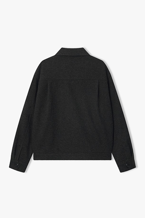 [25FW] LLW32650 차콜 오픈칼라 져지 트러커 셔켓은 캐주얼한 무드의 겨울 데일리룩을 완성하는 셔츠 재킷입니다. 차콜 컬러의 무지 디자인으로 미니멀하고 클래식한 스타일을 연출합니다. 폴리에스테르, 면, 아크릴 혼방 소재로 제작되어 편안한 착용감을 선사하며, 오픈 칼라 디테일이 특징입니다. 레귤러핏과 긴소매 기장으로 어떤 스타일에도 자연스럽게 매치하기 좋습니다. 트러커 스타일의 크롭 기장 셔켓으로, 세련된 겨울 스타일링을 즐겨보세요.
