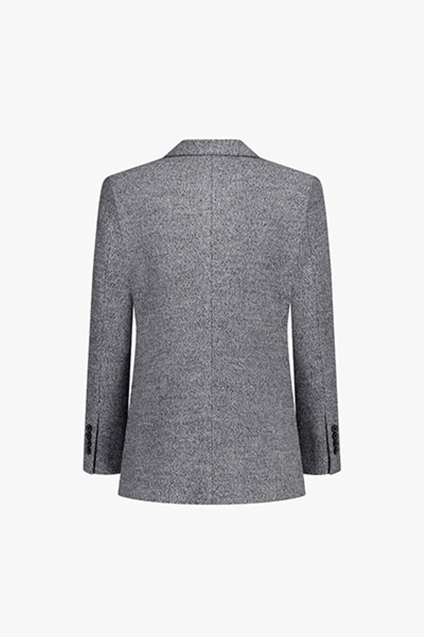 [25FW] LLW24620 그레이 세미핏 풀라이닝 노치트라펠 투버튼 싱글 재킷은 클래식한 스타일을 추구하는 분들을 위한 겨울철 필수 아이템입니다. 울, 나일론, 레이온 혼방 소재로 제작되어 부드러운 촉감과 보온성을 제공하며, 풀라이닝으로 마감하여 착용감을 높였습니다. 세미핏 디자인으로 편안하면서도 세련된 실루엣을 연출하며, 노치트라펠과 투 버튼 디테일이 클래식한 매력을 더합니다. 오피스룩, 비즈니스 캐주얼, 겨울 데일리룩 등 다양한 TPO에 활용하여 미니멀하고 시크한 스타일을 완성해보세요. 긴 소매 기장의 무지 디자인으로 어떤 옷에도 쉽게 매치할 수 있습니다.
