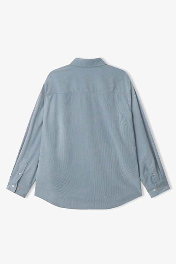 [25FW] LLW31602 블루 세미오버핏 롱포켓 디테일 셔츠는 여성용 셔츠로, 가을과 겨울에 착용하기 좋습니다. 베이직하고 캐주얼한 스타일을 연출하며, 출근룩과 모임룩에 모두 잘 어울립니다. 카라넥에 긴 소매 기장으로, 세미오버핏의 편안한 착용감을 제공합니다. 롱포켓 디테일이 돋보이는 무지 셔츠로, 캐주얼, 미니멀, 클래식 스타일을 즐기는 분들께 추천합니다.
