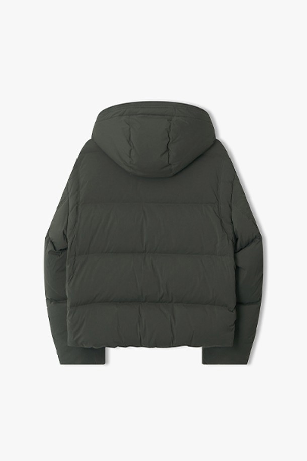 [25FW] LLW22676 카키 경량 덕다운 후드 디테쳐블 점퍼는 가을, 겨울 시즌에 어울리는 여성용 아우터입니다. 캐주얼, 미니멀, 고프코어 스타일을 아우르며 일상 및 캠핑룩에 활용하기 좋습니다. 루즈핏으로 편안한 착용감을 선사하며, 가볍고 부드러운 나일론 소재를 사용하여 활동성을 높였습니다. 탈부착 가능한 후드 디자인으로 다양한 스타일 연출이 가능하며, 집업 방식으로 간편하게 착용할 수 있습니다. 무지 디자인에 카키 색상으로 어떤 옷에도 매치하기 용이합니다.
