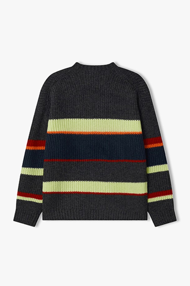 [25FW] LLW51630 멜란지그레이 스트라이프 라운드넥 니트는 부드러운 촉감의 두꺼운 겨울 니트입니다. 멜란지그레이 컬러에 베이직한 스타일의 스트라이프 패턴이 적용되어 클래식, 미니멀, 캐주얼 등 다양한 스타일에 활용하기 좋습니다. 아크릴, 나일론, 울, 폴리우레탄 혼방 소재로 제작되었으며, 레귤러핏 라운드넥 디자인과 긴 소매 기장으로 편안한 착용감을 선사합니다. 일상복으로 활용하기 좋은 아이템입니다.
