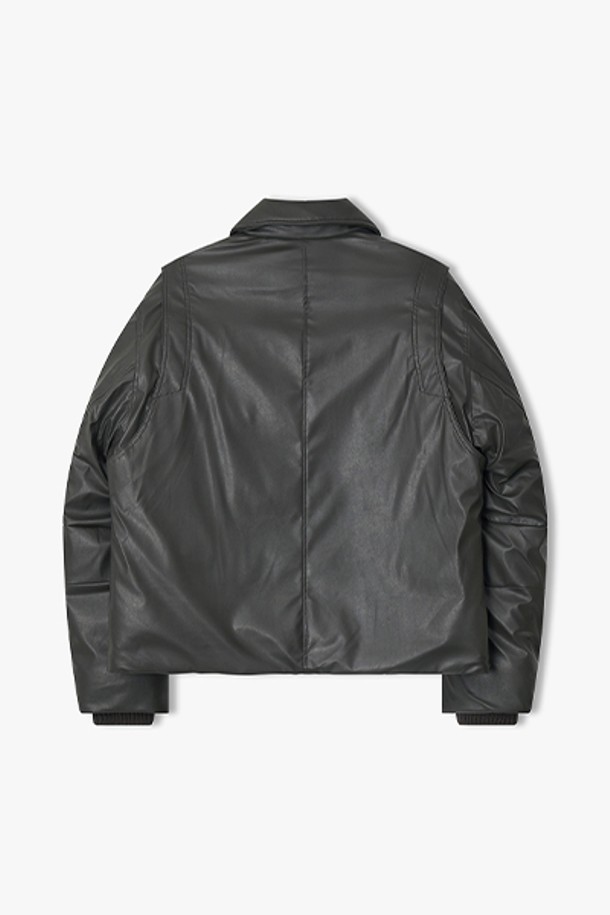 [25FW] LLW22679 차콜 레더 덕다운 점퍼는 남성용 아우터로, 겨울철 캐주얼 스타일을 연출하기에 적합합니다. 차콜 컬러의 레더 소재로 제작되어 세련된 느낌을 주며, 레귤러핏으로 편안하게 착용 가능합니다. 덕다운 충전재와 두꺼운 두께감으로 보온성을 높였으며, 집업 방식으로 간편하게 여밀 수 있습니다. 미니멀하고 클래식한 디자인으로 다양한 스타일에 활용하기 좋습니다. 긴 소매 기장의 무지 점퍼입니다.
