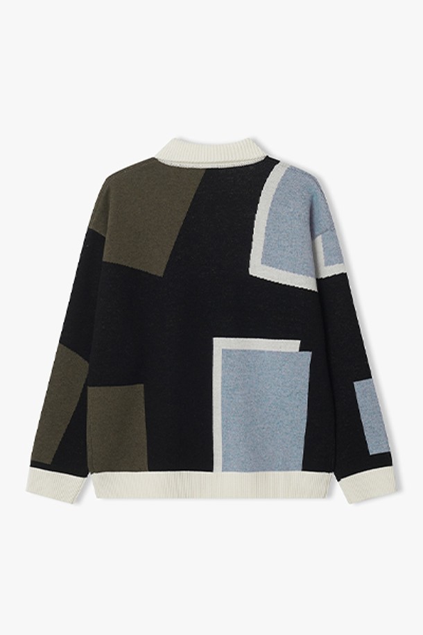 **[25FW] LLW51641 스카이블루 자카드 컬러 블럭 카라 니트**는 가을과 겨울에 어울리는 여성용 니트/스웨터입니다. 캐주얼, 미니멀, 클래식 스타일을 아우르며, 일상과 출근룩에 모두 활용 가능합니다. 스카이블루, 블랙, 화이트, 카키 4가지 색상으로 출시되었으며, 부드러운 촉감의 니트 소재와 중간 두께감으로 편안함을 선사합니다. 자카드 패턴과 컬러 블록 디자인이 돋보이며, 레귤러핏과 긴소매, 카라넥 디테일이 특징입니다.
