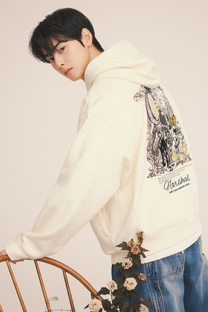 [25FW][차은우 PICK] LLW42651 아이보리 백 프린트 아트웍 후드 티셔츠