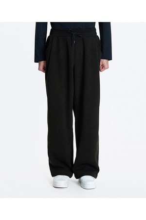 [25FW] LLF23665 블랙 와이드핏 원턱 니트 텍스쳐 스트링 밴딩 스폼 팬츠