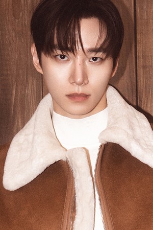 [리버클래시][26FW][이준호 PICK] LMW51883 아이보리 솔리드 하프 터틀넥 니트