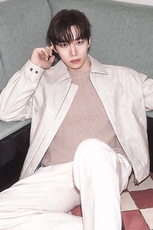 [리버클래시][26FW][이준호 PICK] LMF25852 아이보리 인조가죽 텍스처 레더 자켓