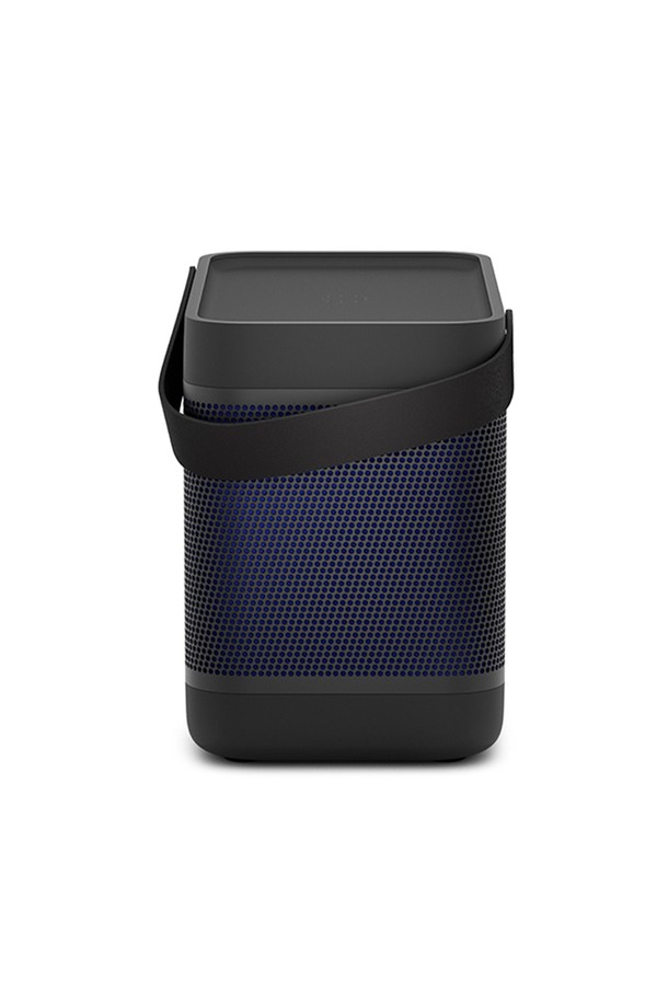 [뱅앤올룹슨] 베오릿 20 (Beolit 20) Black 블루투스 무선 스피커는 알루미늄, 폴리머, 가죽 소재를 사용하여 고급스러운 디자인을 자랑합니다. 블랙 안트라사이트와 그레이 미스트 색상으로 제공되며, 360도 True360 사운드를 통해 풍부한 음질을 경험할 수 있습니다. 블루투스 4.2, USB-C, 3.5mm 미니잭 연결을 지원하며, 최대 8시간 재생 가능한 3,200 mAh 배터리를 탑재했습니다. 무선 충전 및 USB-C 충전을 지원하며, 가죽 스트랩으로 휴대성을 높였습니다. 5가지 EQ 프리셋과 보조 배터리 기능도 제공합니다.
