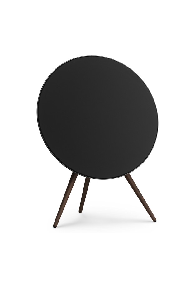뱅앤올룹슨 베오사운드 A9 5세대 (Beosound A9 5th gen.) Black 프리미엄 블루투스 스피커는 알루미늄, 우드, 패브릭, 폴리머 등 고급 소재로 제작된 원형 디자인의 스피커입니다. 블루투스 5.3, 와이파이, 크롬캐스트, 에어플레이2, 스포티파이 커넥트, 이더넷 연결 등을 지원하여 다양한 방식으로 음악을 즐길 수 있습니다. 우퍼, 미드레인지, 풀레인지, 트위터 스피커 구성으로 풍부하고 섬세한 사운드를 제공하며, 액티브 룸 보정, 어댑티브 베이스, 커스텀 EQ 설정 등의 사운드 특징을 갖추고 있습니다. 스탠드형 또는 벽걸이형으로 설치 가능하며, 교체 가능한 프리미엄 패브릭 커버와 정밀 가공 알루미늄 링으로 세련된 디자인을 완성합니다. 실내 공간에 최적화된 음질과 디자인을 선사하는 베오사운드 A9 5세대 스피커를 경험해 보세요.
