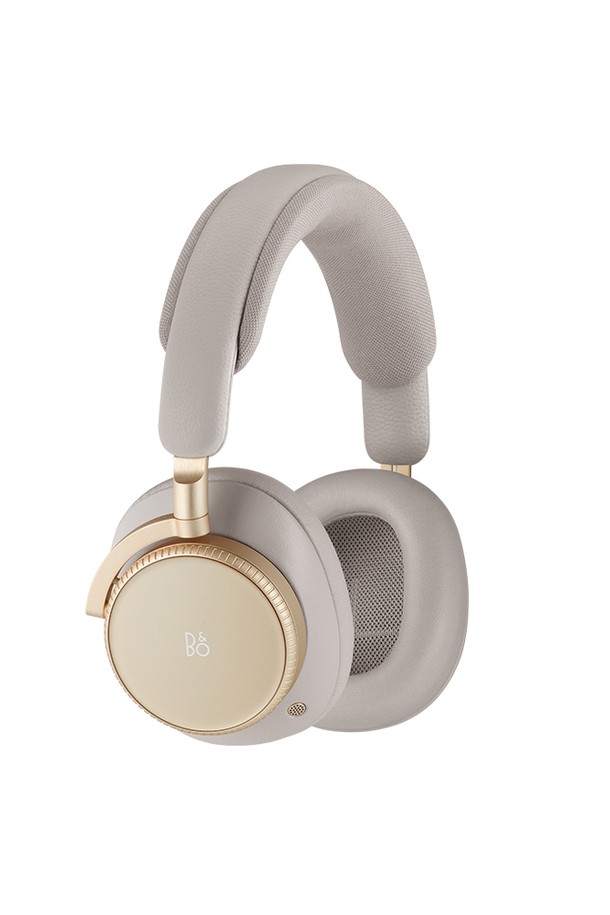 뱅앤올룹슨 베오플레이 H100 Sand 100주년 기념 블루투스 무선 헤드폰은 알루미늄, 티타늄, 램스킨, 소가죽, 강화유리, 패브릭 등 프리미엄 소재로 제작되어 고급스러운 디자인과 편안한 착용감을 제공합니다. 40mm 티타늄 드라이버를 통해 10-40,000 Hz의 넓은 주파수 응답 범위를 지원하며, 액티브 노이즈 캔슬링, 공간 음향, 햅틱 다이얼 컨트롤 등의 최첨단 기능을 갖췄습니다. 블루투스 5.3 LE, SBC, AAC, LDAC 코덱 지원, 최대 32시간(ANC ON) 사용 가능한 1110mAh 배터리로, 몰입감 넘치는 음질과 뛰어난 편의성을 선사합니다.
