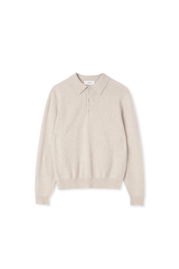 부드러운 캐시미어 혼방 소재로 제작된 남녀공용 폴로넥 니트입니다. 은은한 오트밀 컬러와 베이직한 디자인으로, 가을과 겨울철 데일리룩에 활용하기 좋습니다. 레귤러 핏에 긴 소매 기장으로, 포근하고 따뜻한 착용감을 선사합니다. 부드러운 촉감과 두꺼운 두께감으로 편안하게 착용할 수 있으며, 클래식하고 미니멀한 스타일을 연출하기 좋습니다. 에센셜 블렌드 특유의 고급스러운 분위기를 더해줍니다.
