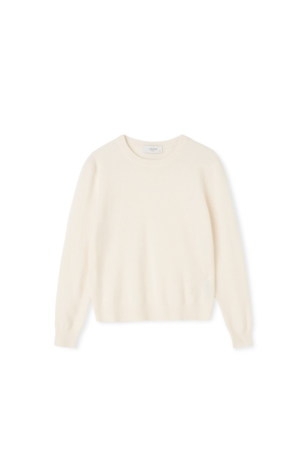 [남녀공용] 캐시미어 에센셜 블렌드 라운드넥 아이보리는 부드러운 촉감의 캐시미어 혼방 소재로 제작되어 가을, 겨울 시즌에 따뜻하게 착용할 수 있는 니트 스웨터입니다. 베이직한 디자인에 아이보리 컬러, 긴 소매와 레귤러핏으로 제작되어 다양한 스타일의 연출이 가능합니다. 라운드넥 디자인으로 깔끔하고 미니멀한 무드를 더하며, 일상에서 편안하게 즐겨 입을 수 있습니다.  클래식, 미니멀, 캐주얼 등 폭넓은 스타일을 소화하며, 에센셜 블렌드 특유의 고급스러운 분위기를 선사합니다. 남녀 모두에게 잘 어울리는 디자인으로, 활용도 높은 데일리 아이템입니다.
