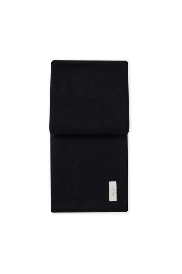 [남녀공용] 캐시미어 에센셜 블렌드 머플러 블랙은 캐시미어와 울 소재의 부드러운 촉감이 돋보이는 머플러입니다. 가을과 겨울에 착용하기 좋은 두꺼운 두께감으로 보온성을 높였습니다. 무지 디자인과 블랙 컬러는 어떤 스타일에도 잘 어울리며, 베이직하고 클래식한 분위기를 연출합니다. 남녀 모두 편안하게 즐길 수 있는 데일리 아이템으로, 미니멀한 스타일을 선호하는 분들께 추천합니다.
