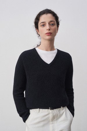 마고 브이넥 수리 알파카 니트 탑 블랙