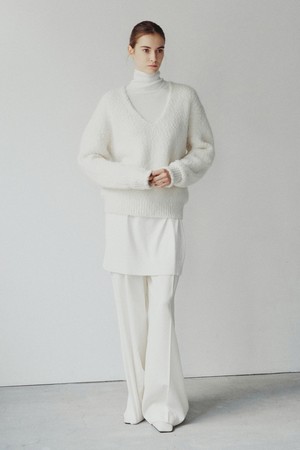 테시아 롱 슬릿 풀오버 화이트